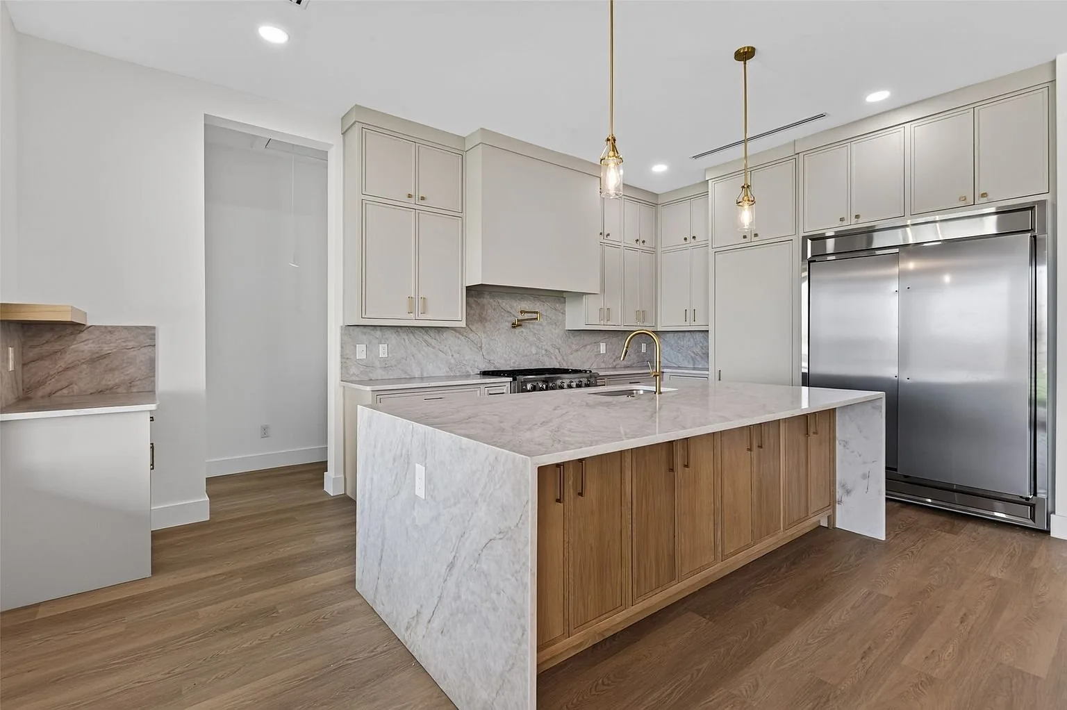 Devonshire North Residence - Image 2